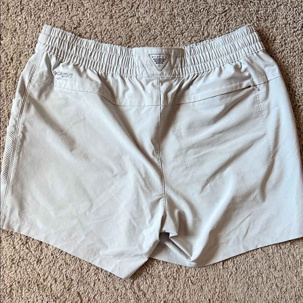 Women’s Columbia White Floral and Light Gray Shorts Bundle Size L - Picture 7 of 9